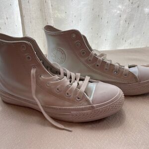 Converse women’s size 9